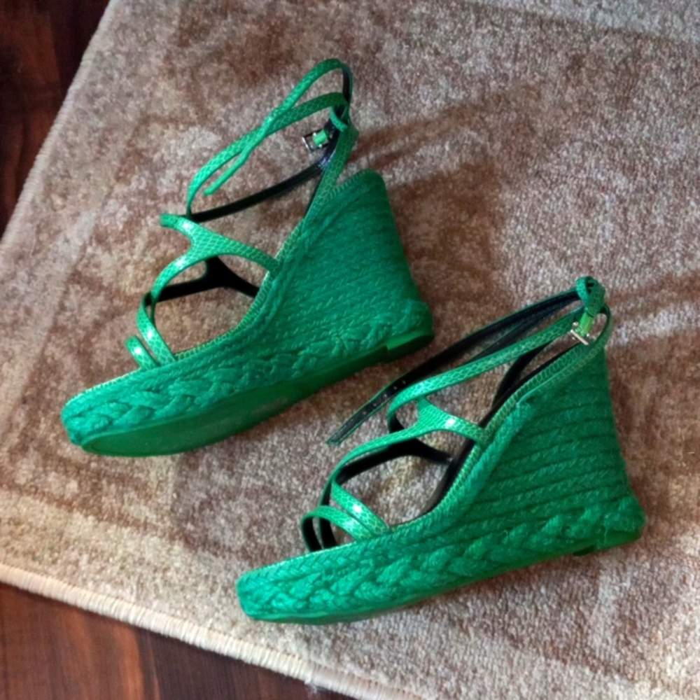 Guess sz 6.5M NWOT